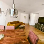 3 Downtown Bilk Apartment